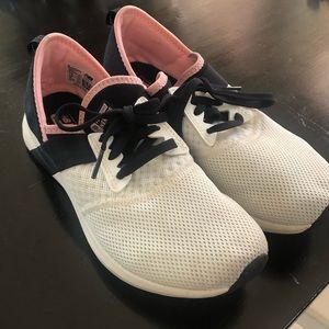 New Balance 6.5 Sneakers / Tennis Shoes